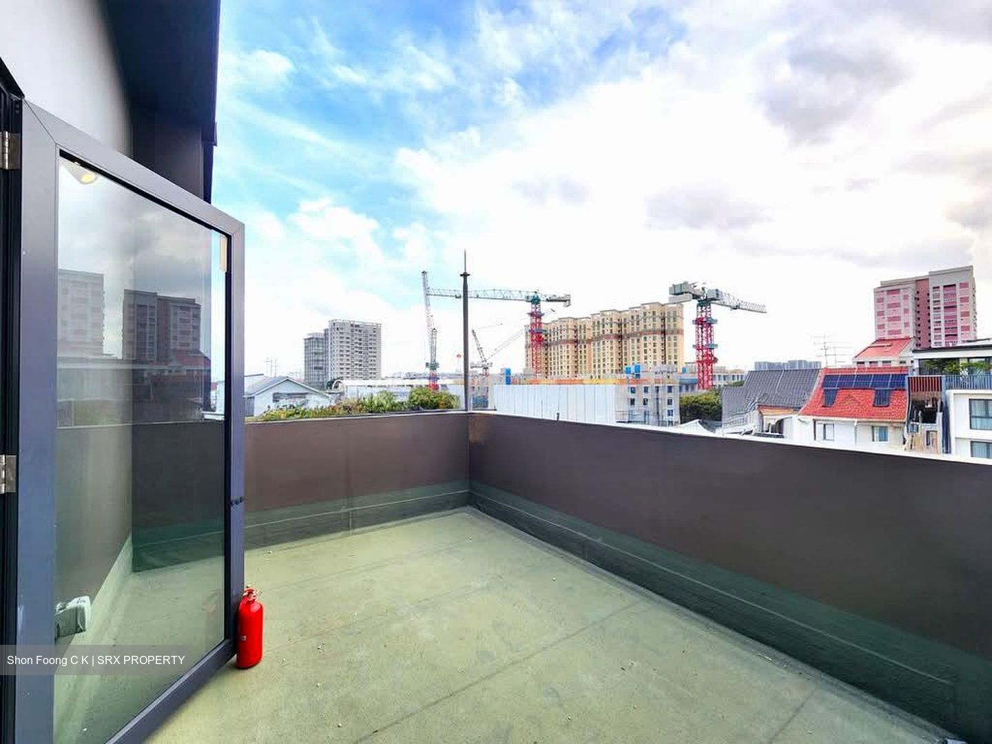 Senyum Residences (D14), Terrace #592292691